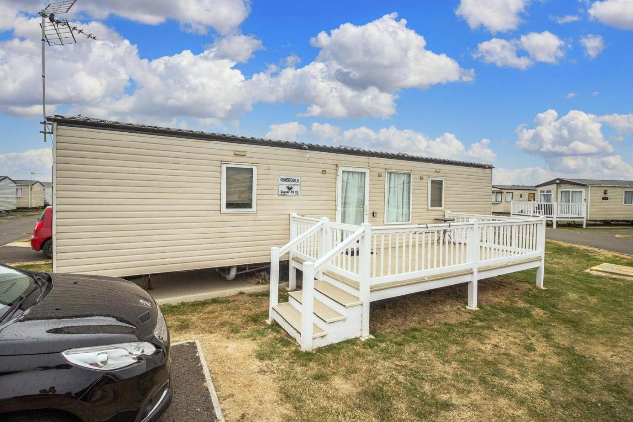 Caravan With Decking At Martello Beach Nearby Clacton-On-Sea Ref 29017Kv Hotel ภายนอก รูปภาพ