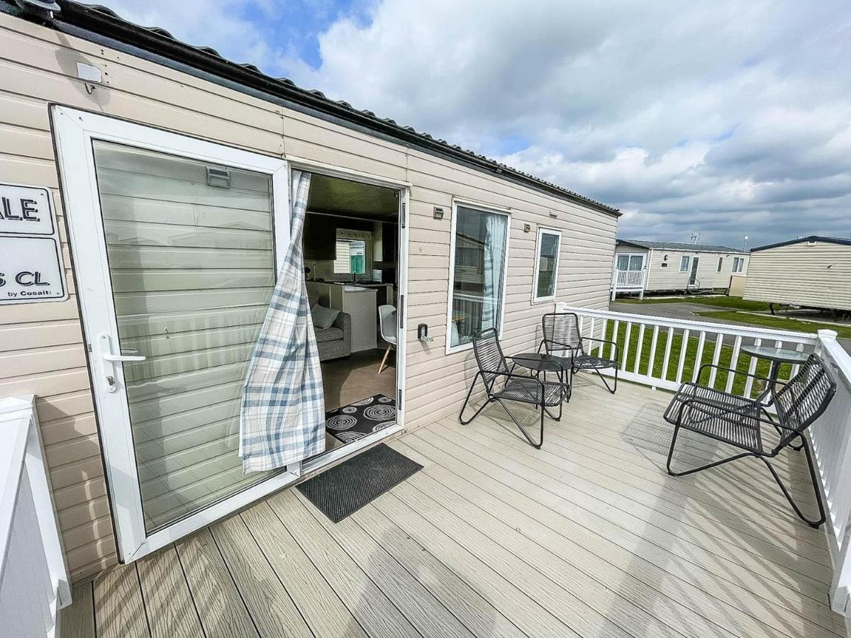 Caravan With Decking At Martello Beach Nearby Clacton-On-Sea Ref 29017Kv Hotel ภายนอก รูปภาพ